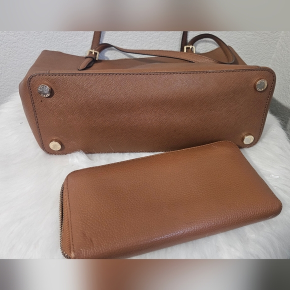 Michael Kors Tan Tote Bag and Wallet Set - Picture 3 of 9